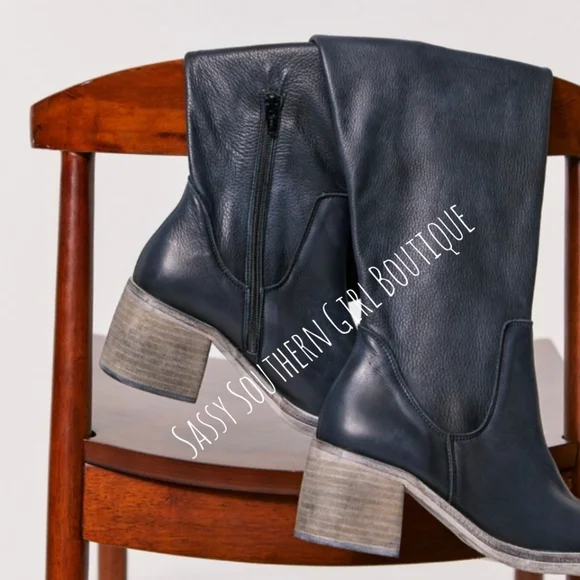 🆕⭐ FREE PEOPLE black leather tall boots